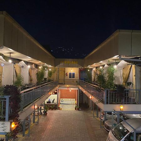פוקהרה Kalash Parkaze And Tent Inn מראה חיצוני תמונה